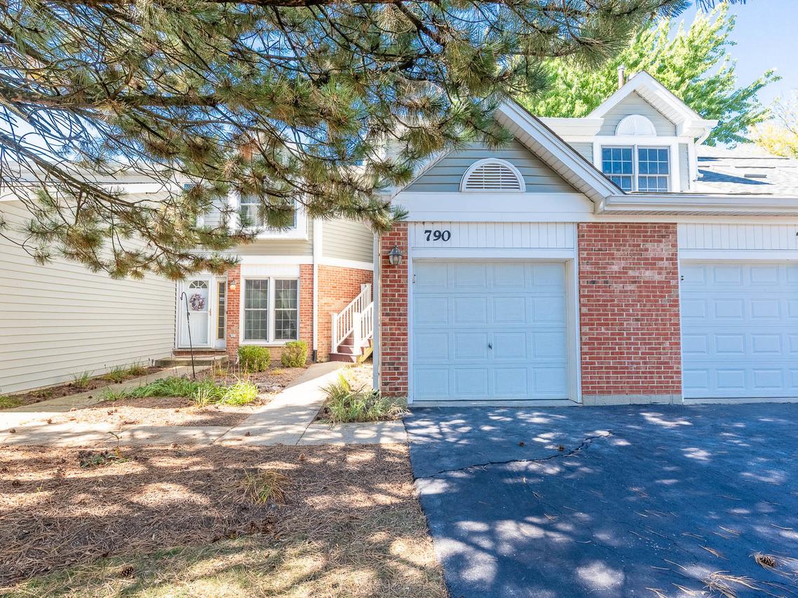 790 Daybreak Ln. #21-7, Carol Stream, IL 60188