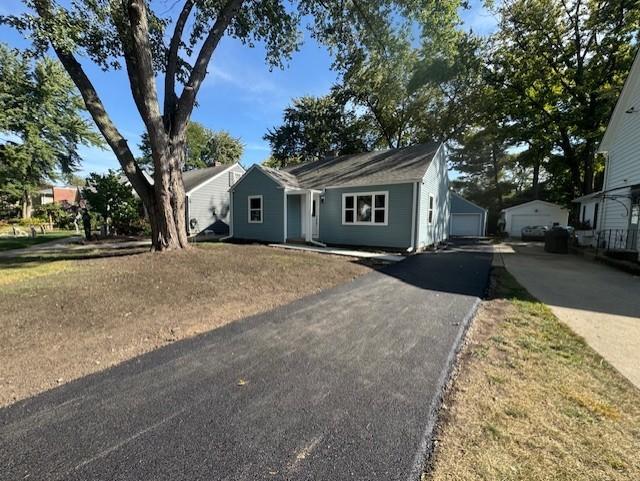236 Ingleside Ave., Aurora, IL 60506