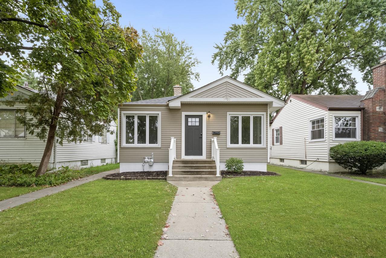3723 W 104th St., Chicago, IL 60655