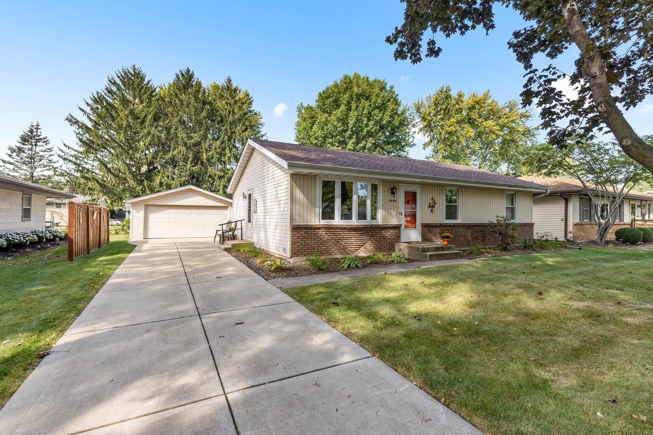 1223 Esmond Dr., Rockford, IL 61108