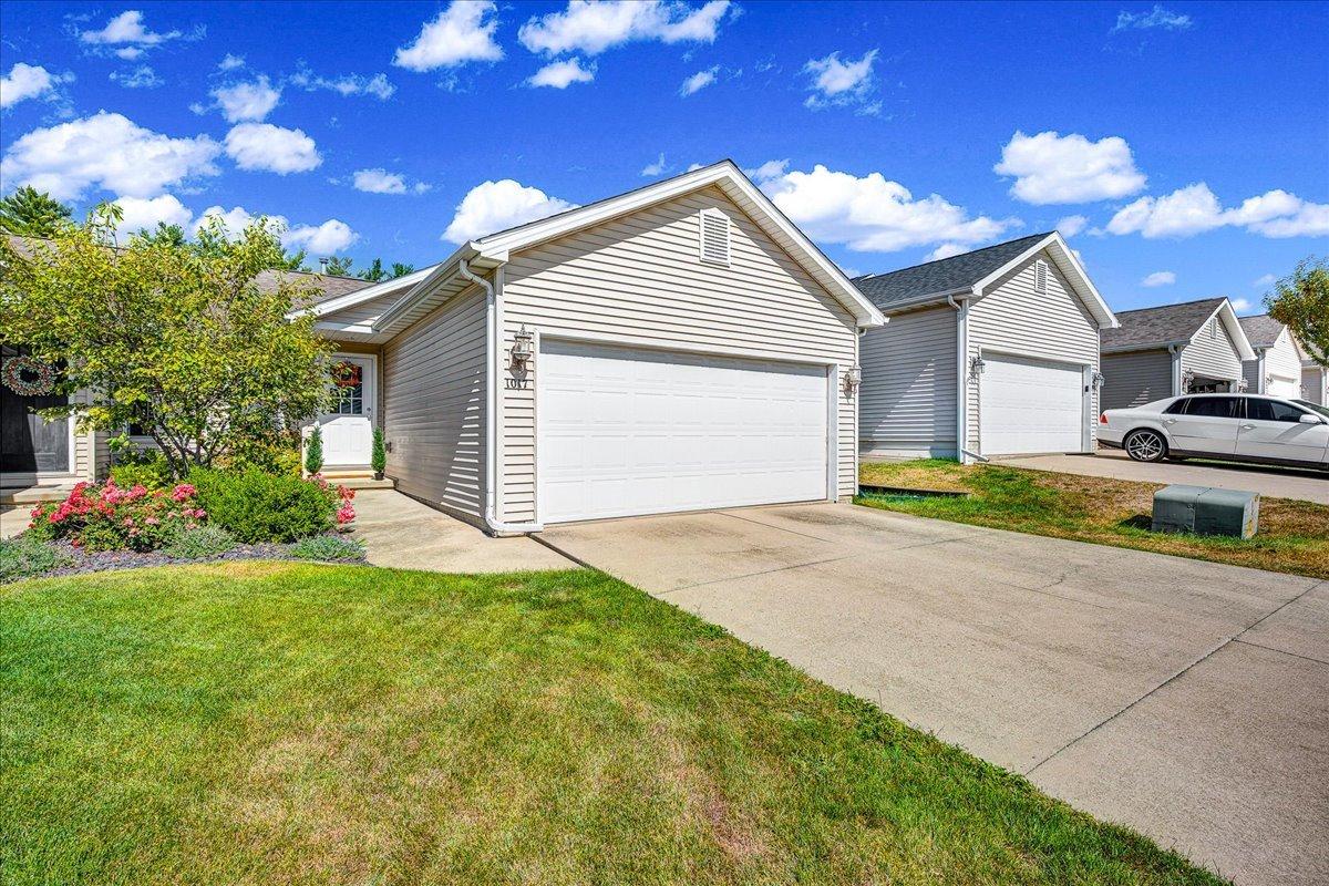 1017 Wartburg Dr., Bloomington, IL 61704