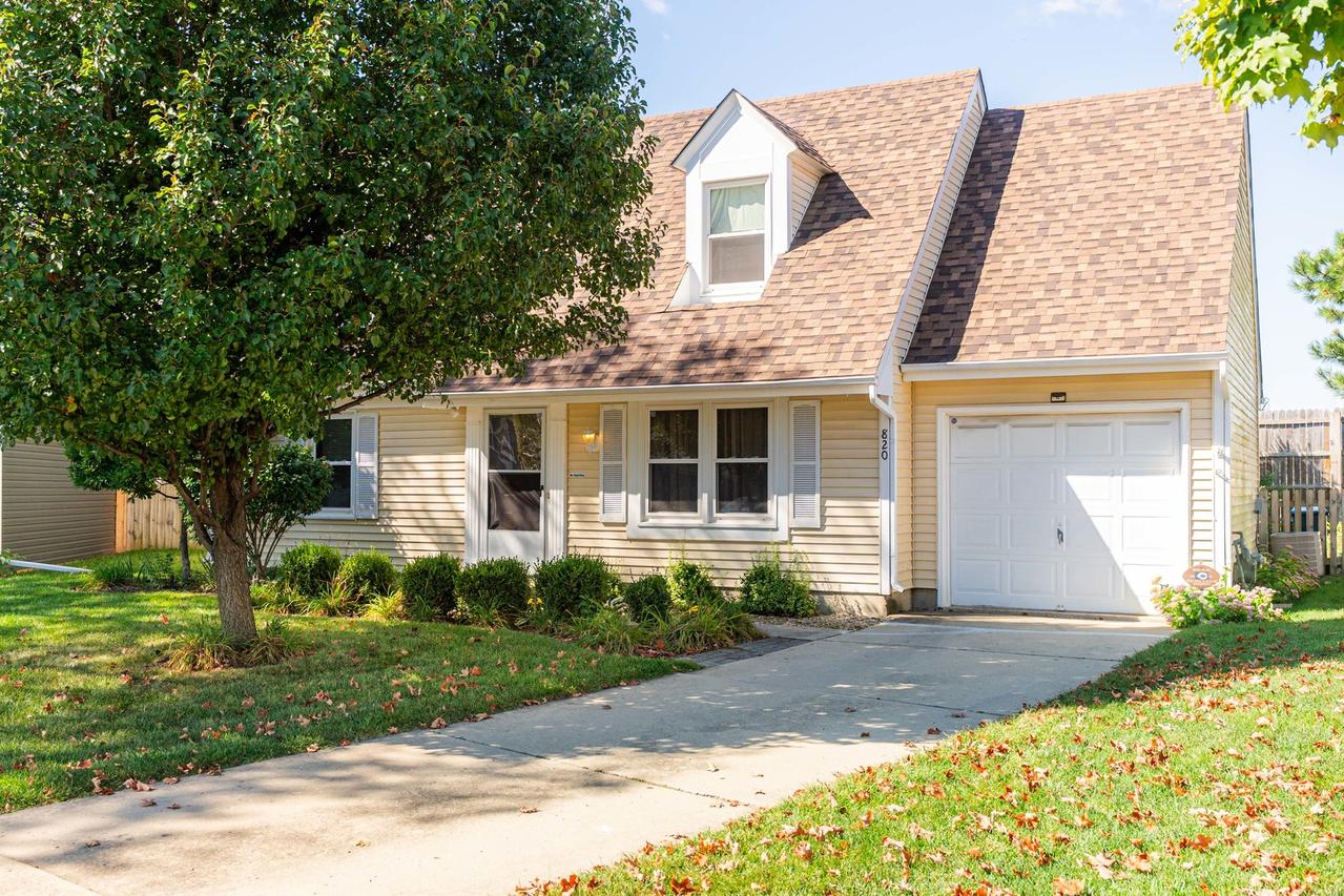 820 Shady Ln., Aurora, IL 60506
