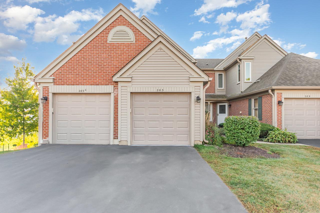 263 Doral Ct. #1, Elk Grove Village, IL 60007