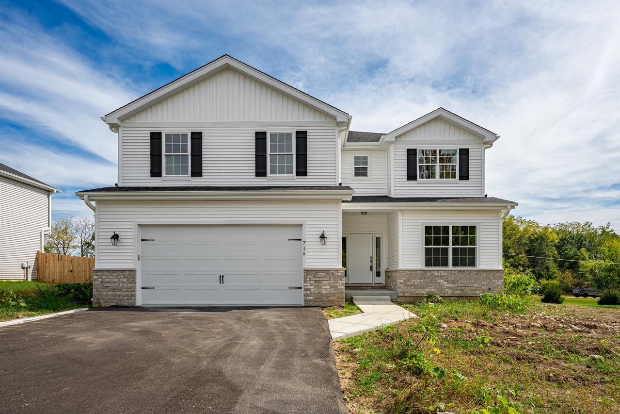 715 Fox Trail Ter., Cary, IL 60013