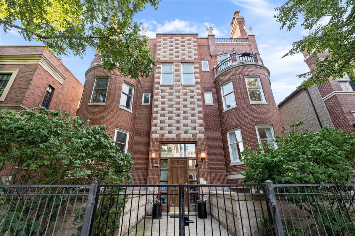 2642 N Racine Ave. #2N, Chicago, IL 60614