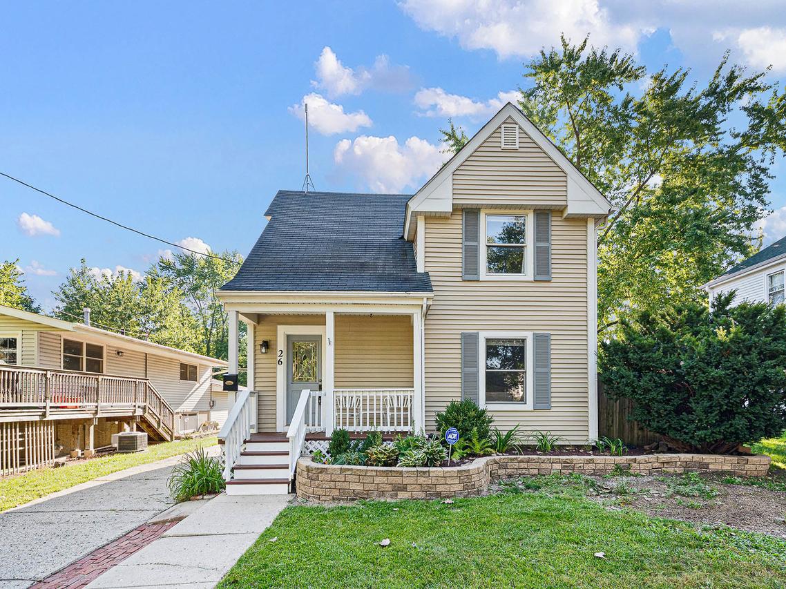 26 S 13th St., St. Charles, IL 60174