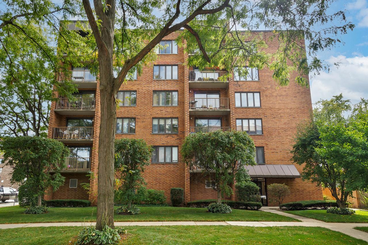 1389 Perry St. #303, Des Plaines, IL 60016
