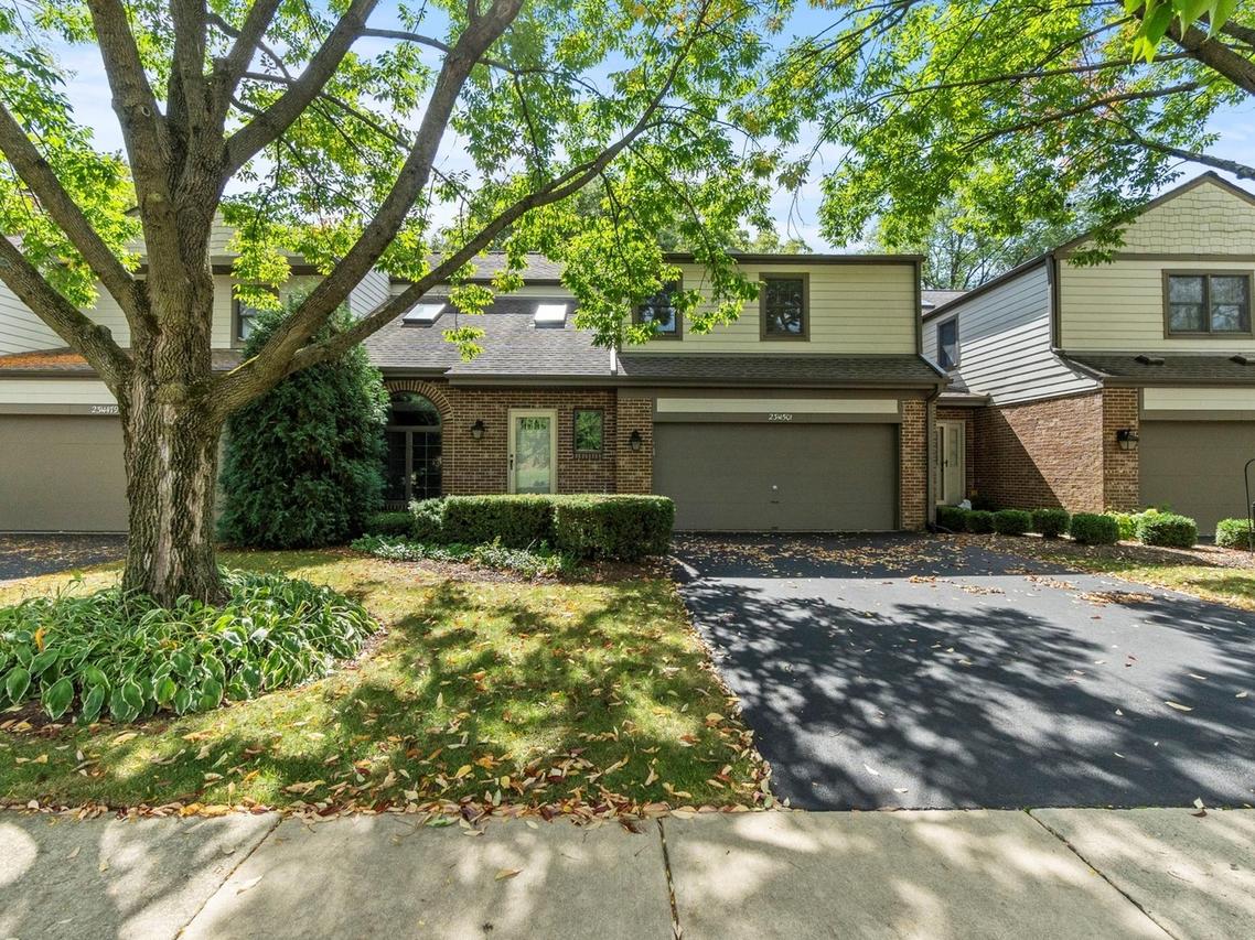 23W501 Green Trails Dr., Naperville, IL 60540