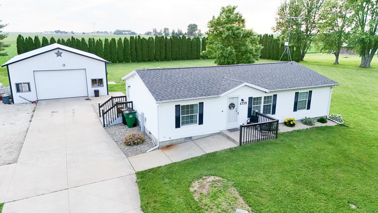 1735 Nachusa Rd., Dixon, IL 61021