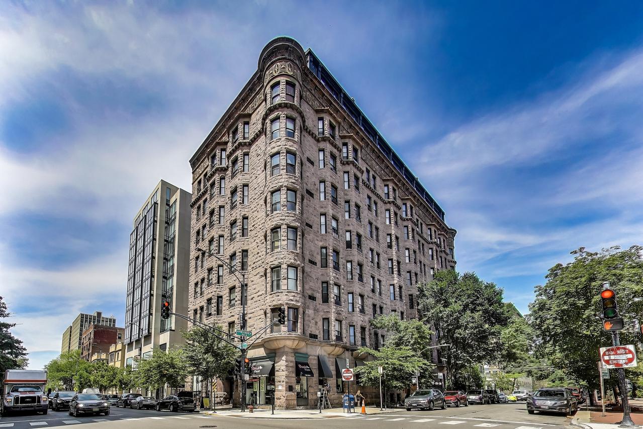 2800 N Pine Grove Ave. #8A, Chicago, IL 60657