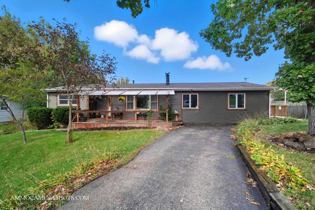 706 W Pheasant Tr., Mchenry, IL 60051