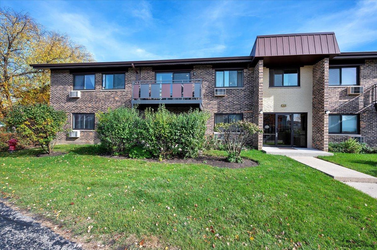 2620 N Windsor Dr. #201, Arlington Heights, IL 60004