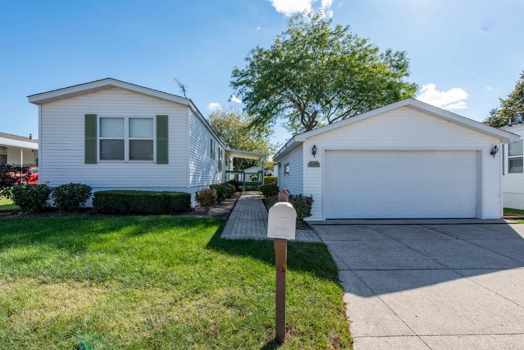 3159 Jeanette Ave., Park City, IL 60085