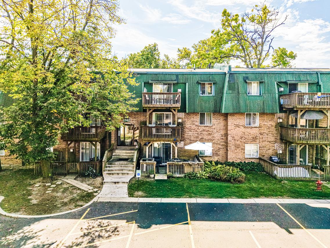 1942 Tall Oaks Dr. #1A, Aurora, IL 60505