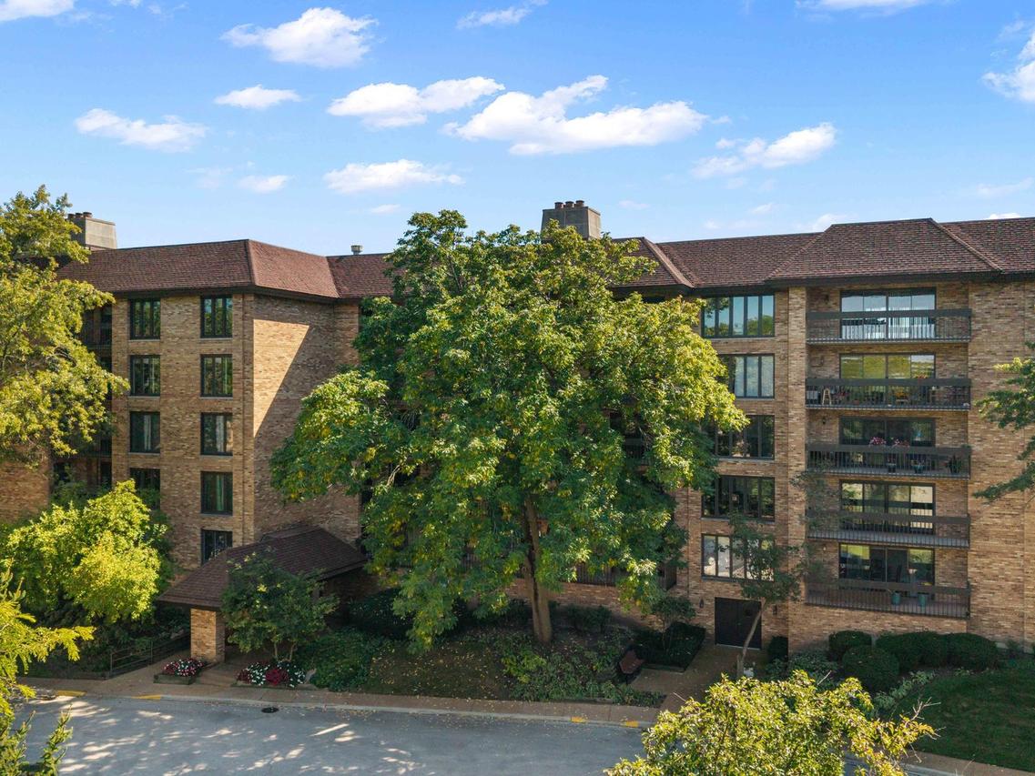 1671 Mission Hills Rd. #210, Northbrook, IL 60062