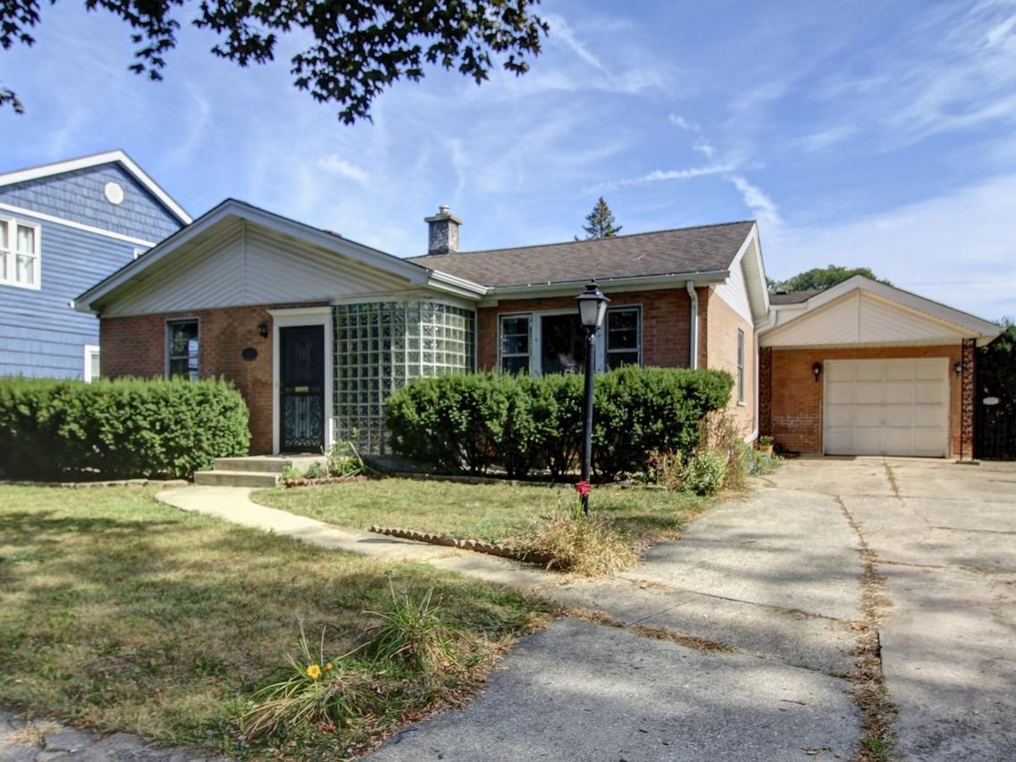 305 S Adams St., Westmont, IL 60559