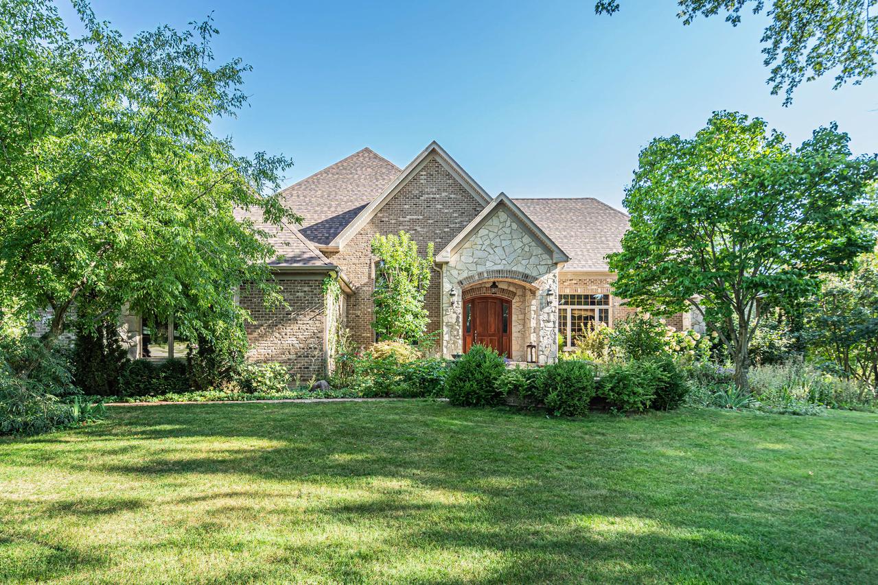 114 Riverview Ct., Oswego, IL 60543