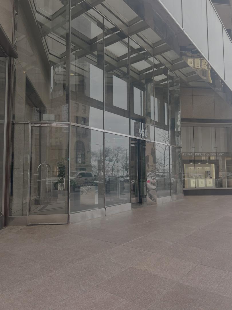 950 N Michigan Ave. #3704, Chicago, IL 60611