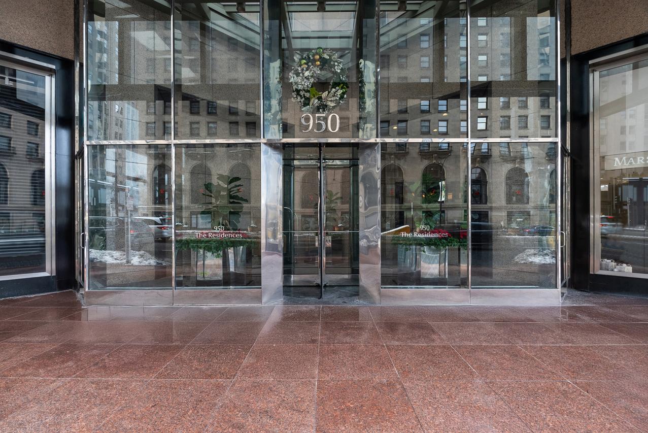 950 N Michigan Ave. #3704, Chicago, IL 60611