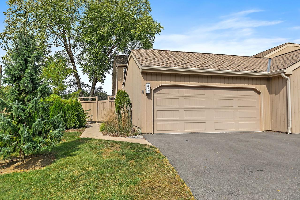 830 Oak Hill Rd., Lake Barrington, IL 60010