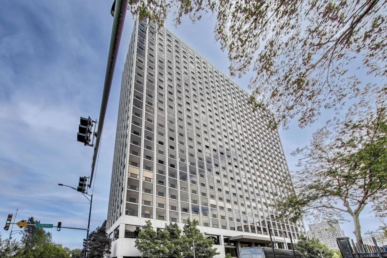 4343 N Clarendon Ave. #1814, Chicago, IL 60613