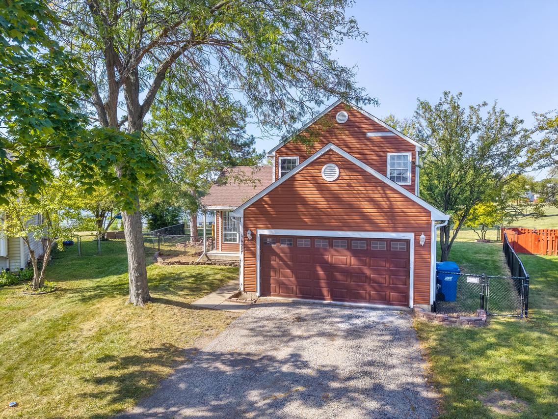 1925 Grosse Pointe Ct., Hanover Park, IL 60133