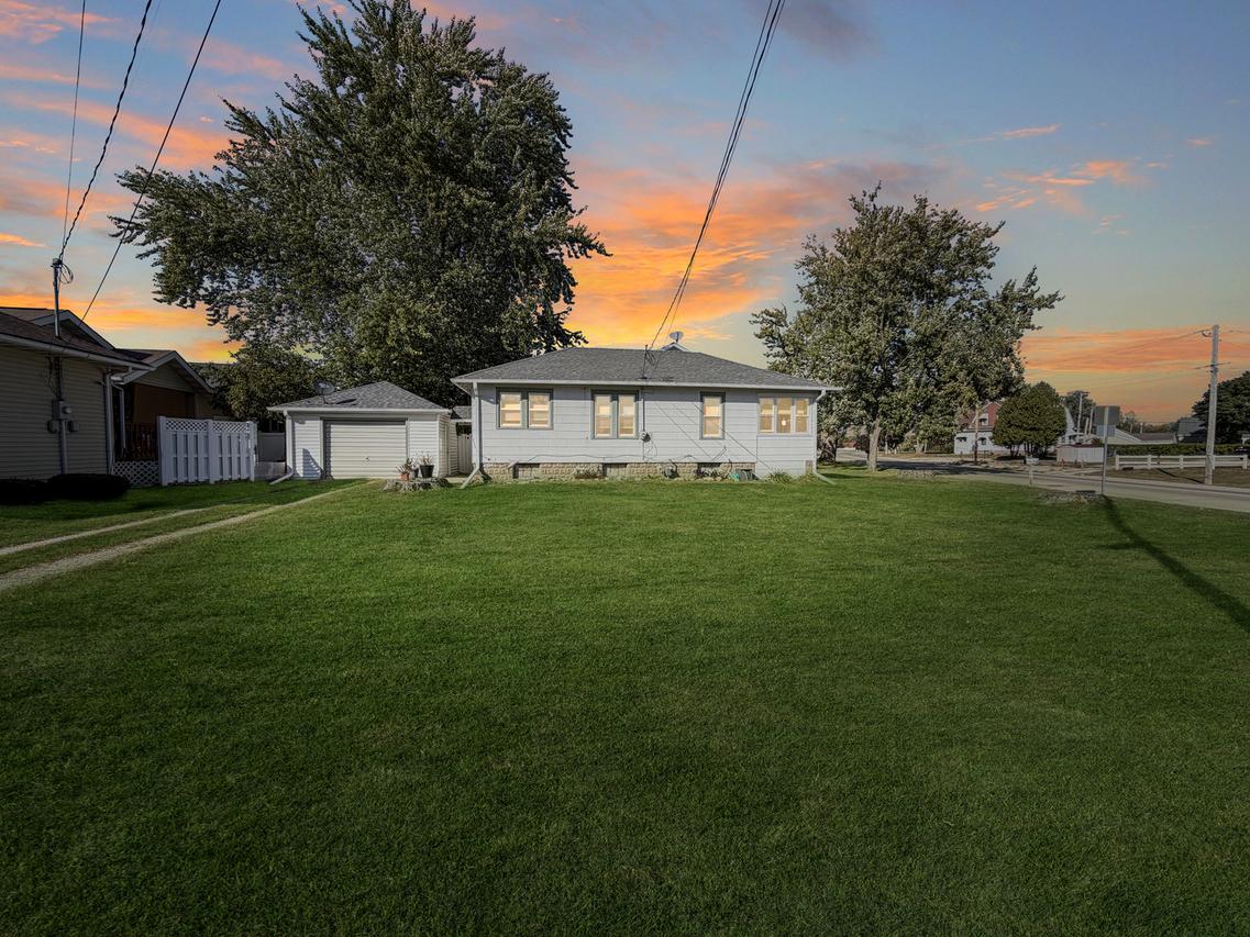 1902 Chicago Ave., Savanna, IL 61074