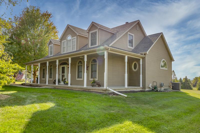 33605 E Pine Cir., Genoa, IL 60135