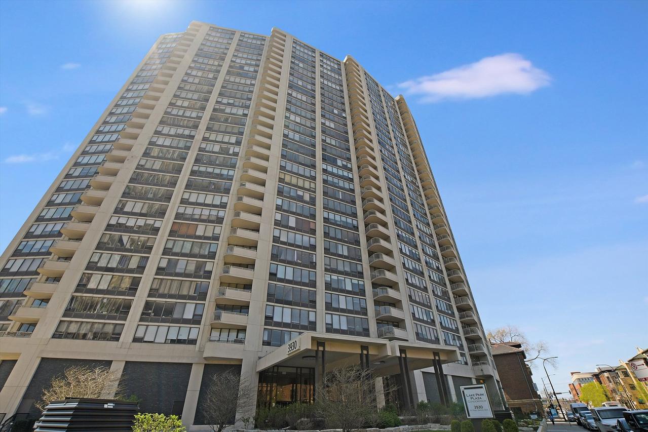 3930 N Pine Grove Ave. #2308, Chicago, IL 60613