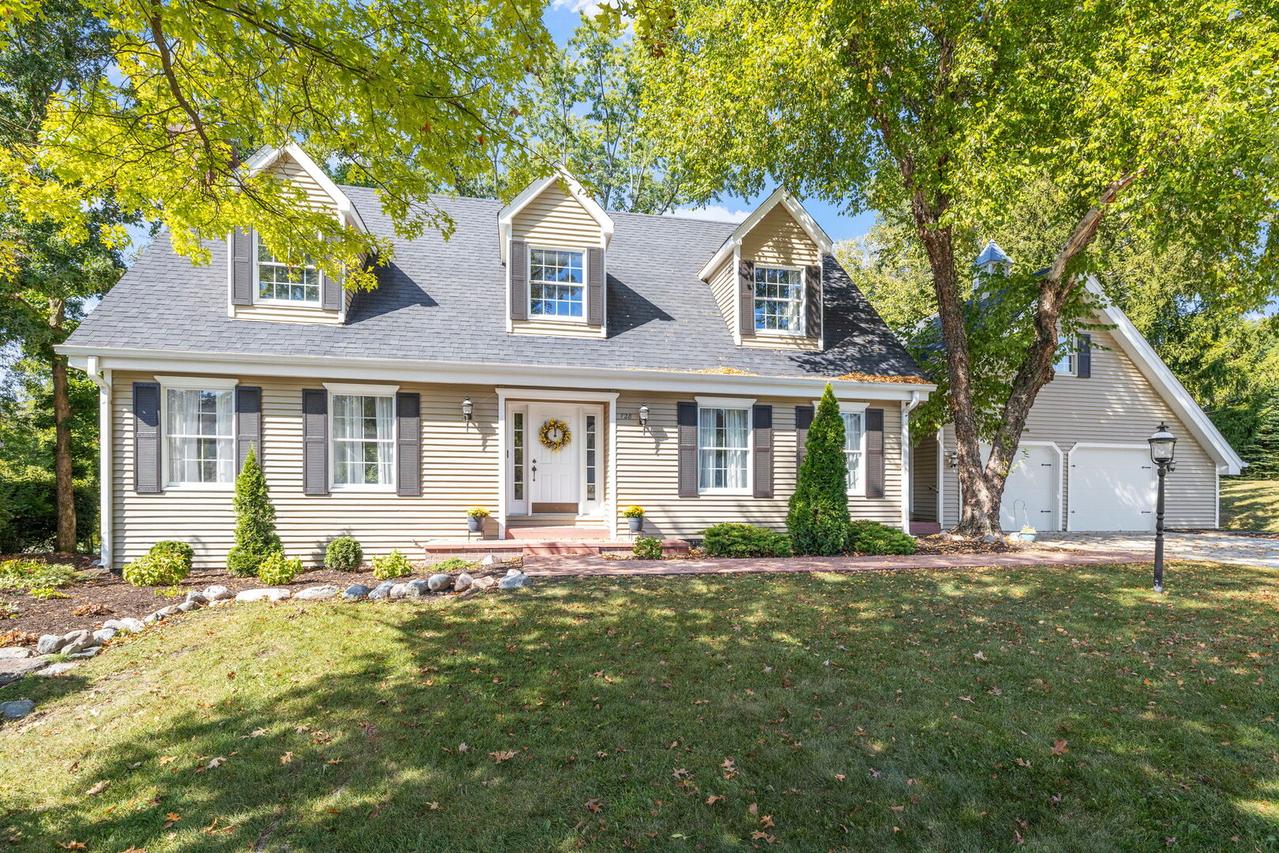 728 Stonebridge Rd., Frankfort, IL 60423