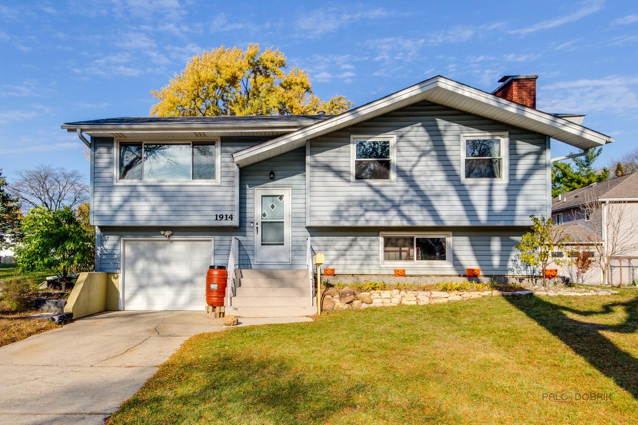 1914 Capital Ct., Schaumburg, IL 60193