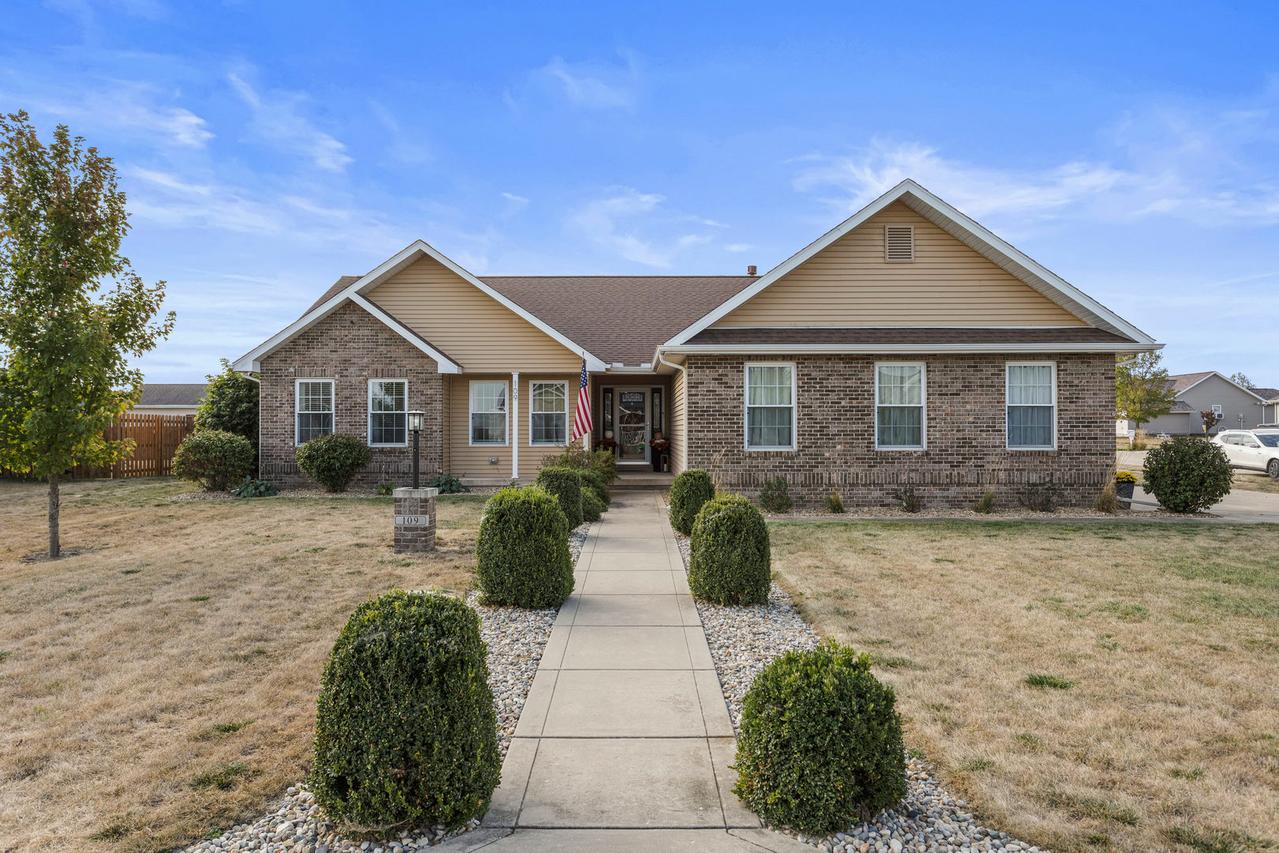 109 N Heritage Dr., Fisher, IL 61843