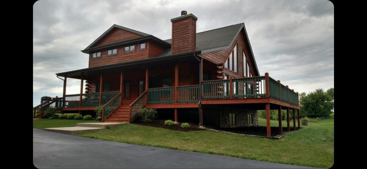 7330 N Crestview Rd., Stillman Valley, IL 61084