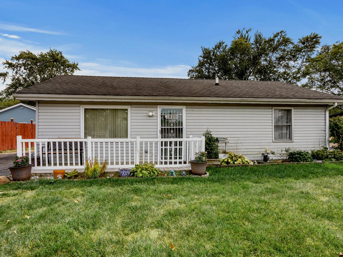 1820 Burry Circle Dr., Crest Hill, IL 60403