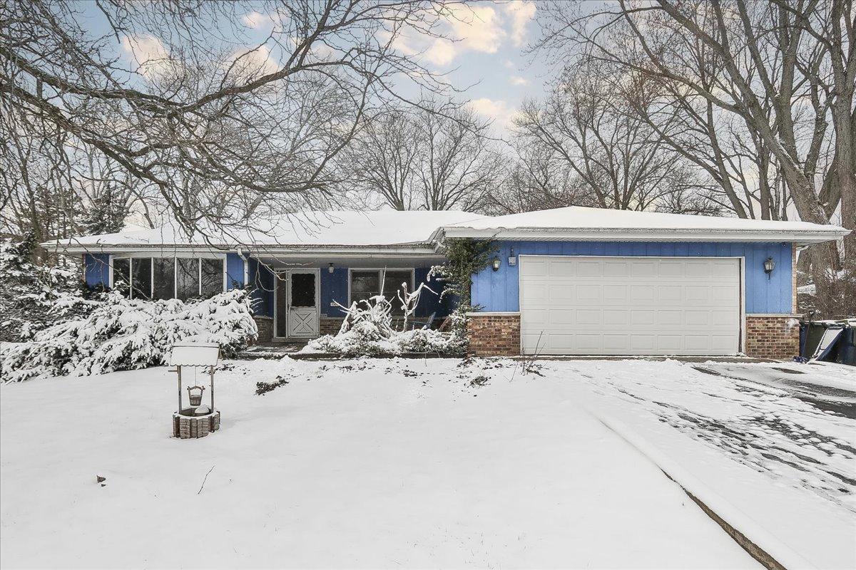 1326 Summit Dr., Schaumburg, IL 60193