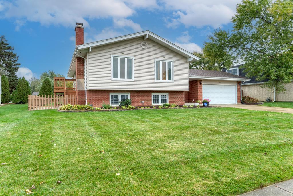 8S141 Grant St., Darien, IL 60561