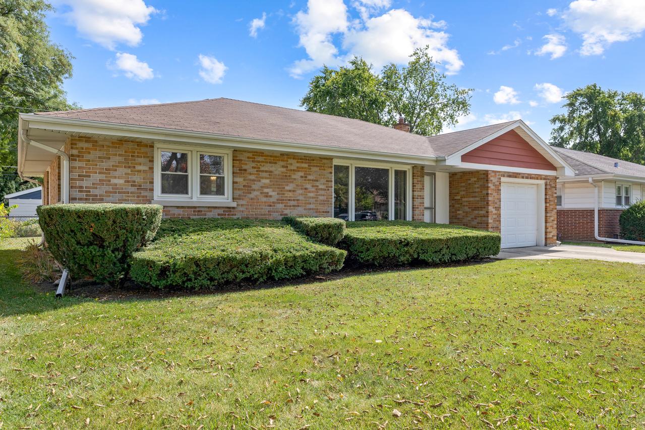 525 Homestead Rd., La Grange Park, IL 60526