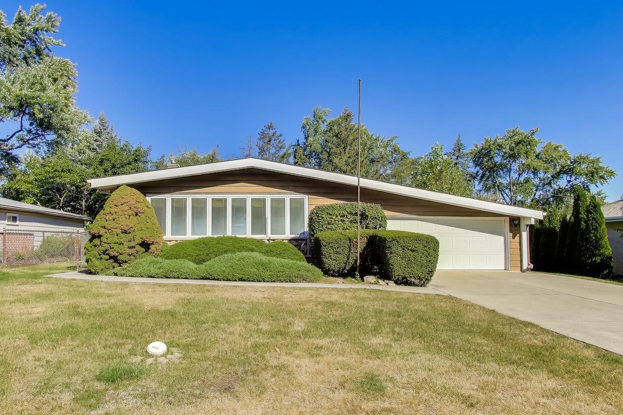 241 E Schick Rd., Bloomingdale, IL 60108