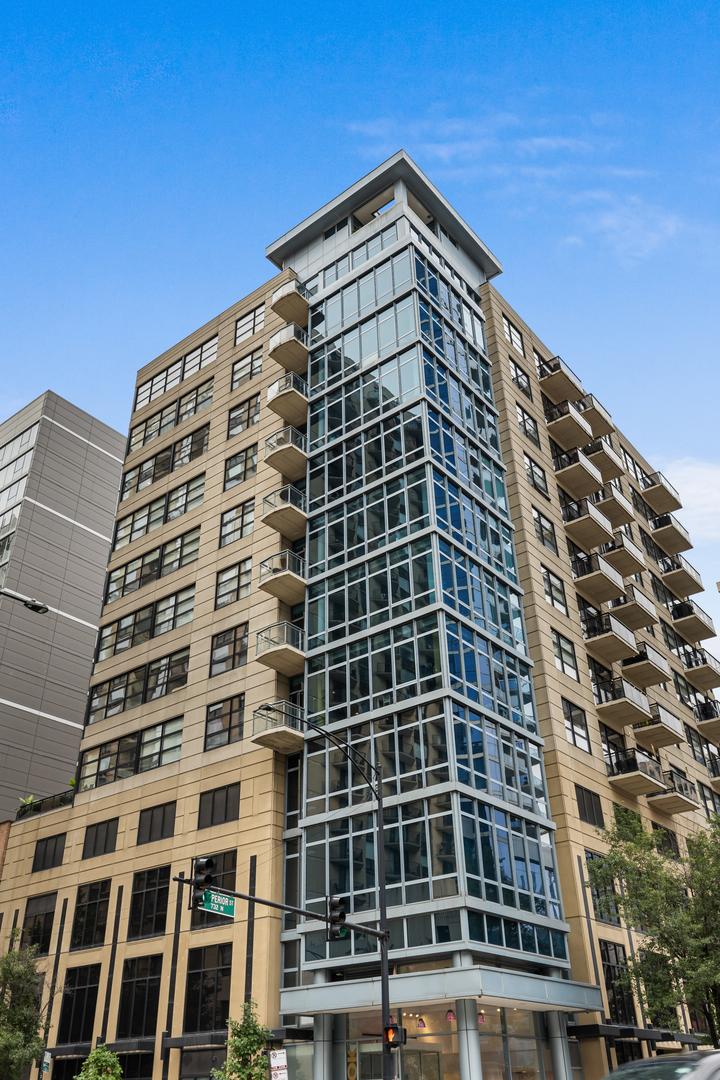 101 W Superior St. #906, Chicago, IL 60654