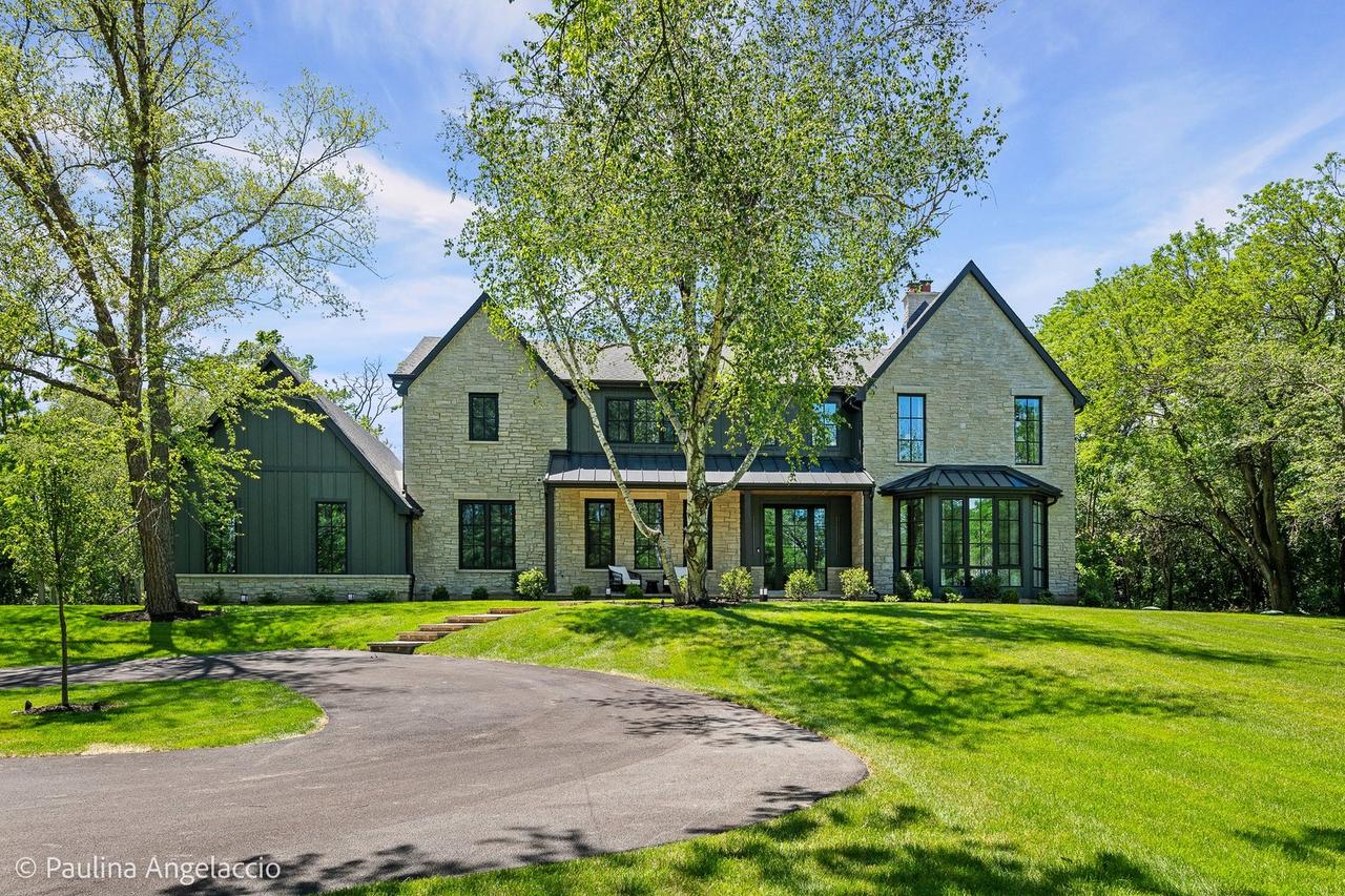 699 Plum Tree Rd., Barrington Hills, IL 60010