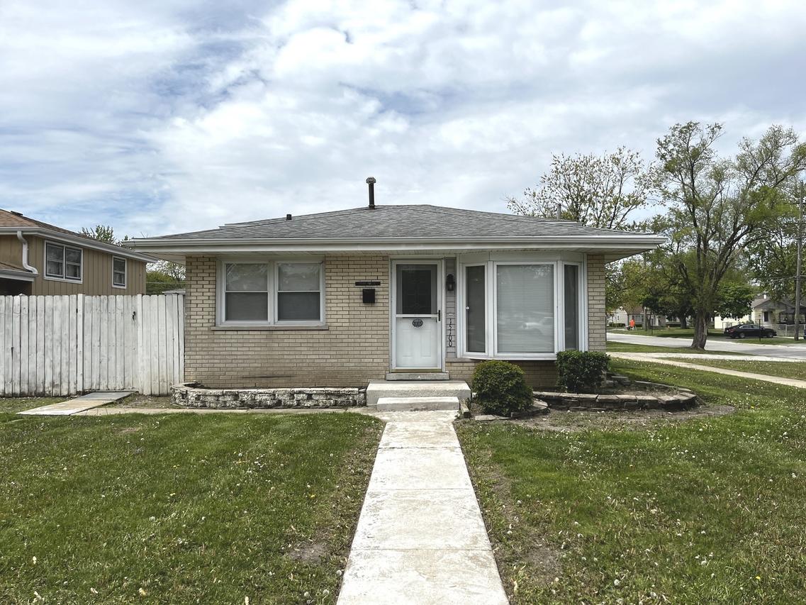 15100 Avers Ave., Midlothian, IL 60445