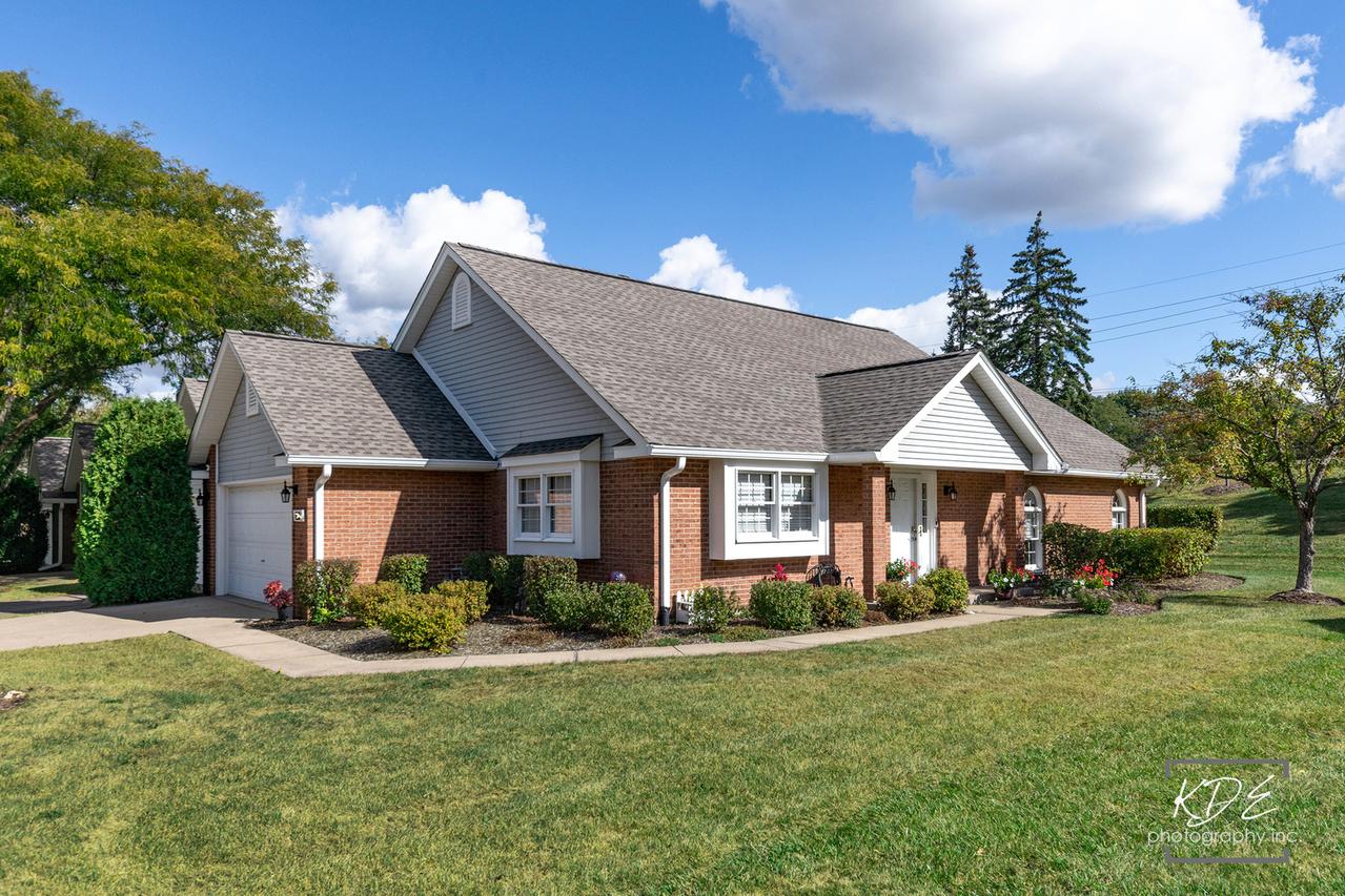 8557 Sandalwood Dr., Darien, IL 60561