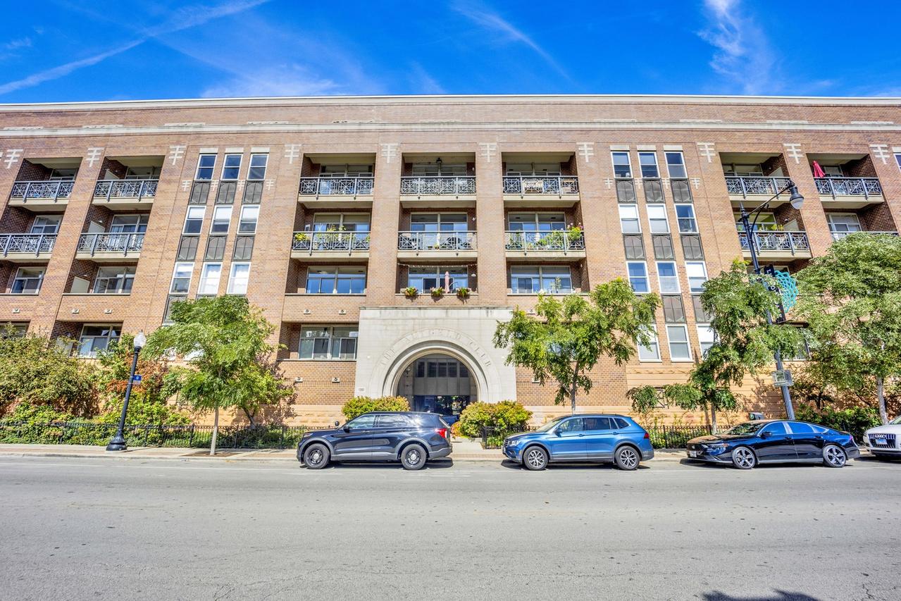 1350 W Fullerton Ave. #405, Chicago, IL 60614