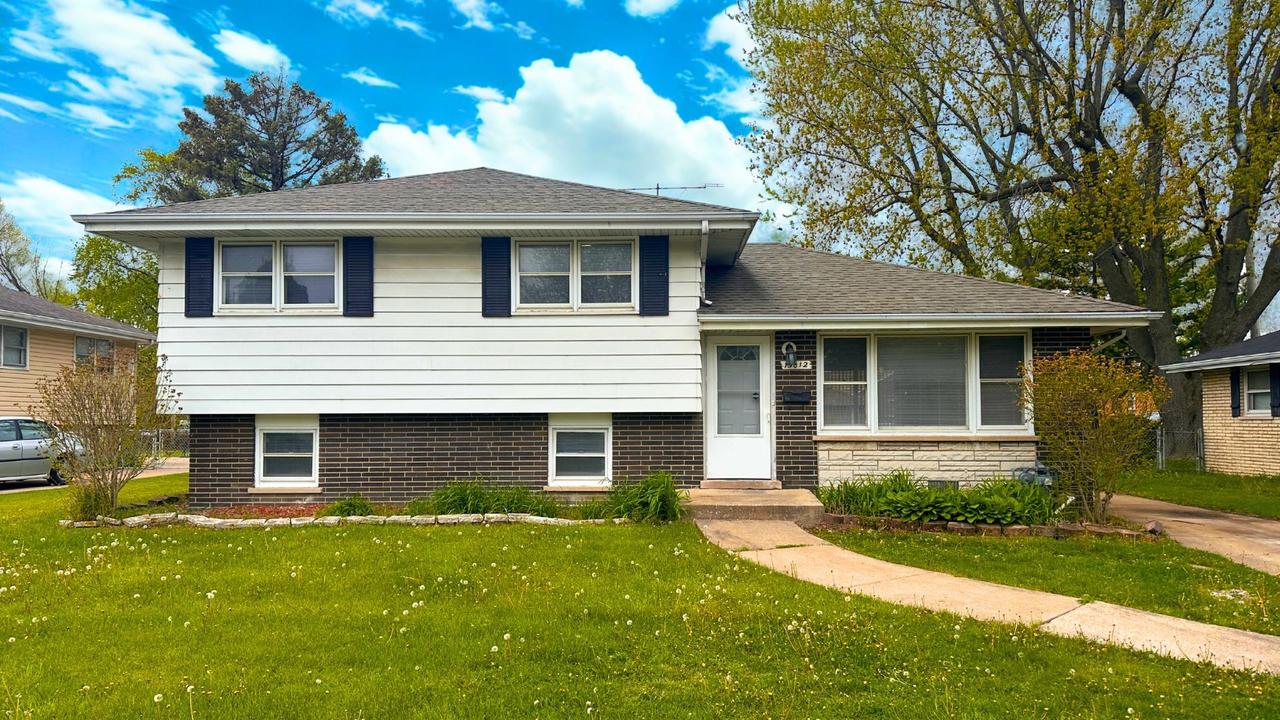 15612 Langley Ave., South Holland, IL 60473