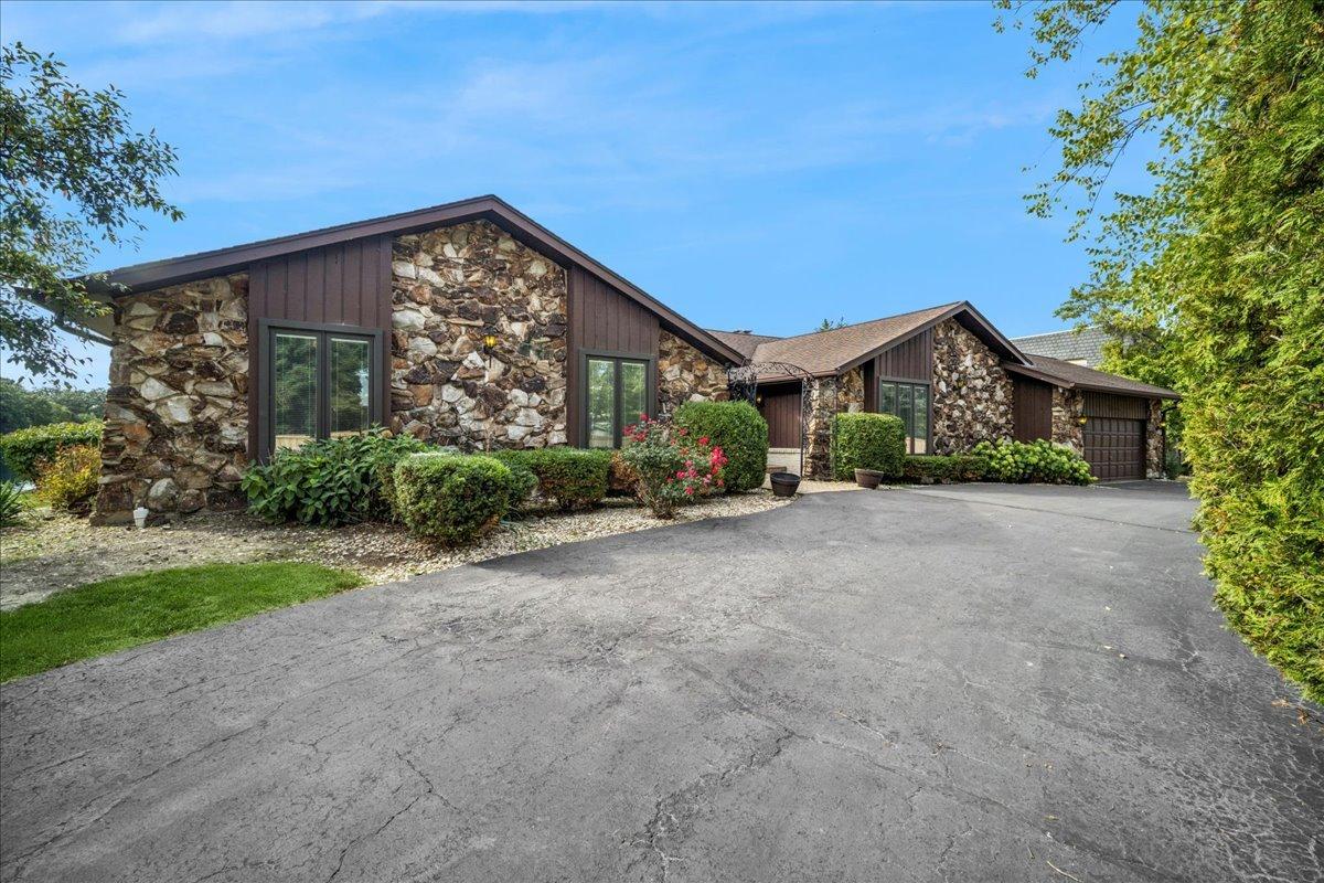 9630 Reding Cir., Des Plaines, IL 60016