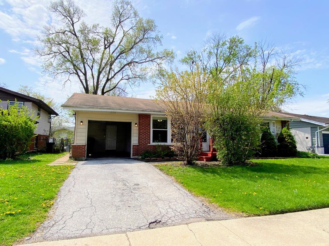 3317 Woodworth Pl., Hazel Crest, IL 60429