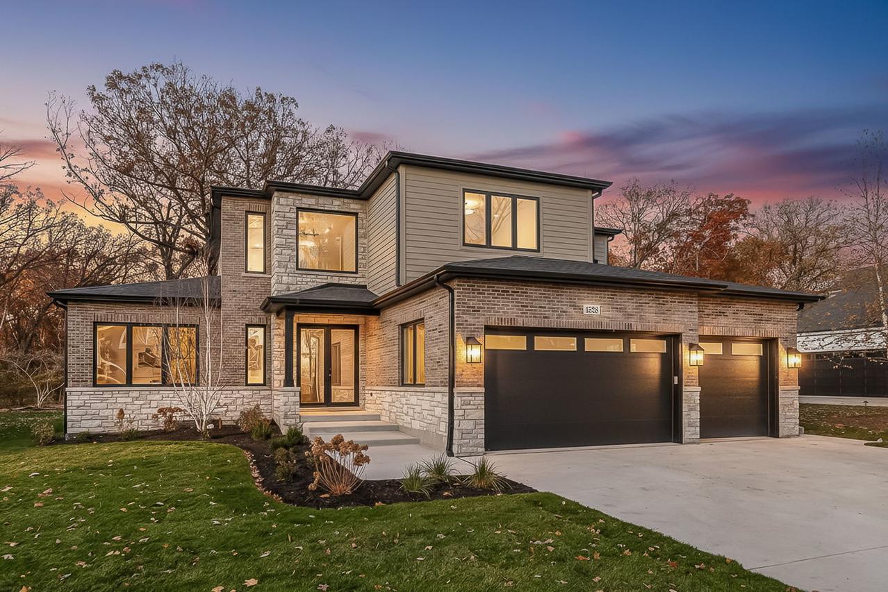 1528 Linden Cir., Lemont, IL 60439