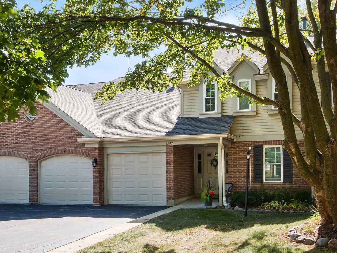 1257 Rosewood Ct. #D1, Schaumburg, IL 60193