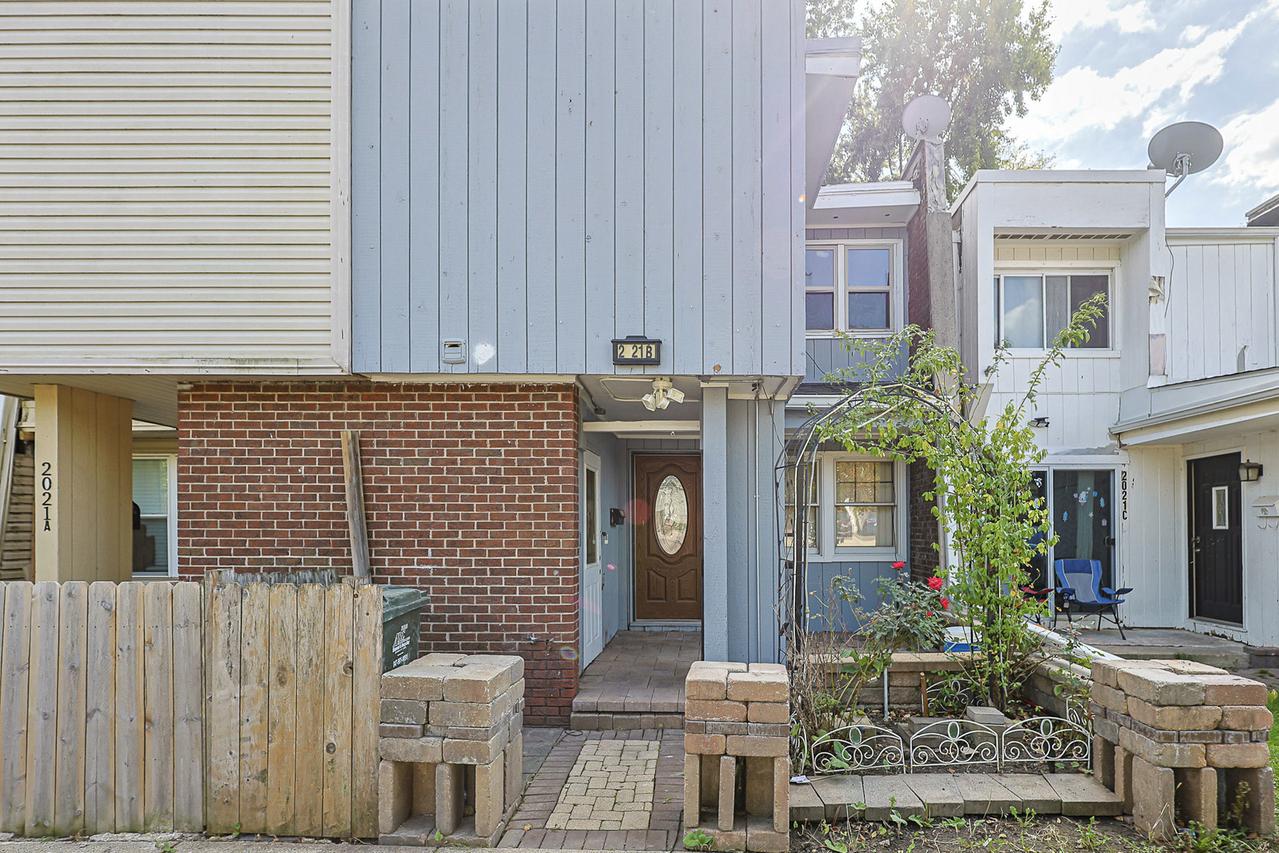 2021 Berkshire Cir. #B, Carpentersville, IL 60110