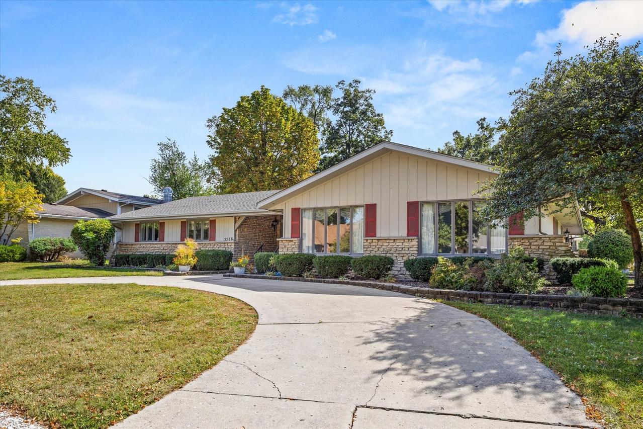 3318 Indianwood Ln., Joliet, IL 60431